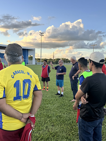 Prefeito Neco Pagliosa acompanha início dos preparativos do time de Caracol para a Copa Assomasul 2026