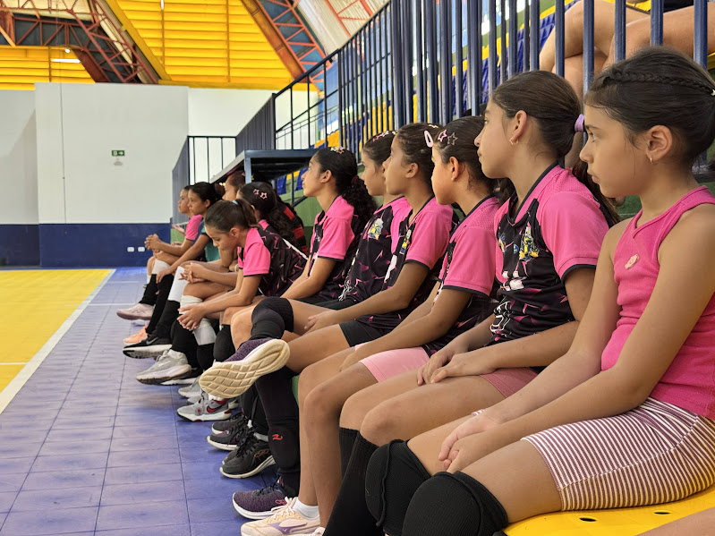 Projeto Esporte+Escola Voleibol Feminino é espaço de proteção e formação de base em Caracol
