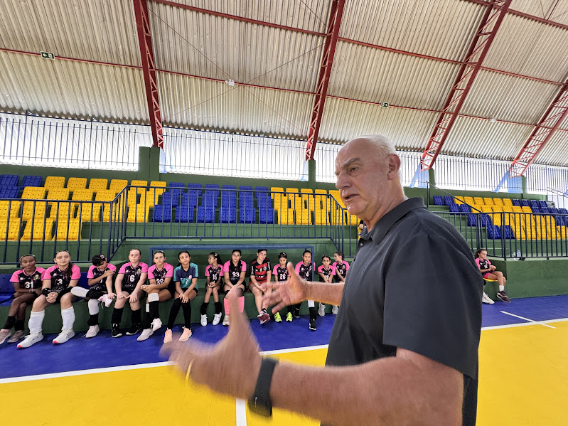 Projeto Esporte+Escola Voleibol Feminino é espaço de proteção e formação de base em Caracol