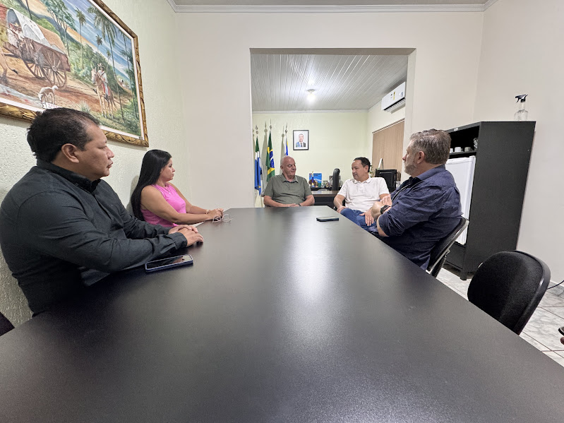 Secretário da Casa Civil, Walter Carneiro Filho, visita Caracol e acompanha obras do Governo do Estado