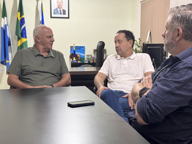 Secretário da Casa Civil, Walter Carneiro Filho, visita Caracol e acompanha obras do Governo do Estado