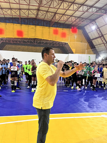 Reforma do Ginásio Primeiro de Maio em Caracol é inaugurada com grande público