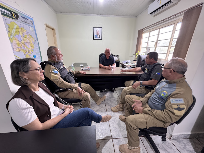 Equipe da AGEMS cumpre agenda de orientação e fiscalização sobre transporte irregular em Caracol Equipe da AGEMS cumpre agenda de orientação e fiscalização sobre transporte irregular em Caracol