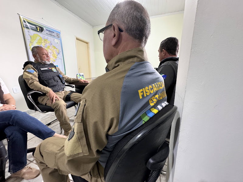 Equipe da AGEMS cumpre agenda de orientação e fiscalização sobre transporte irregular em Caracol Equipe da AGEMS cumpre agenda de orientação e fiscalização sobre transporte irregular em Caracol