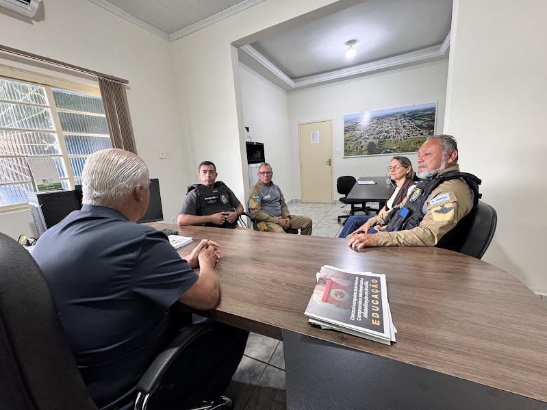 Equipe da AGEMS cumpre agenda de orientação e fiscalização sobre transporte irregular em Caracol Equipe da AGEMS cumpre agenda de orientação e fiscalização sobre transporte irregular em Caracol
