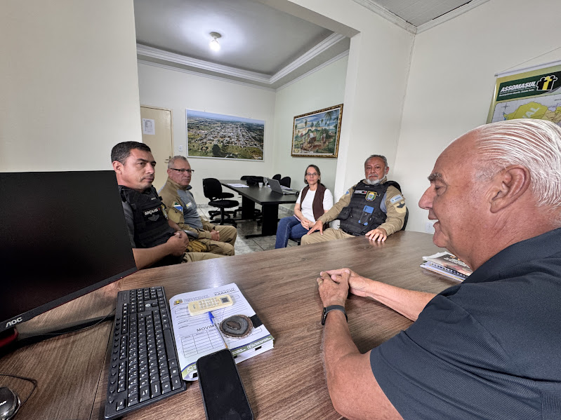 Equipe da AGEMS cumpre agenda de orientação e fiscalização sobre transporte irregular em Caracol Equipe da AGEMS cumpre agenda de orientação e fiscalização sobre transporte irregular em Caracol