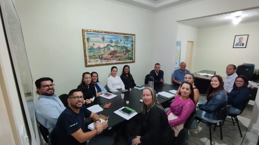 Prefeito Carlos Humberto Pagliosa recebe vereadores em agenda de trabalho