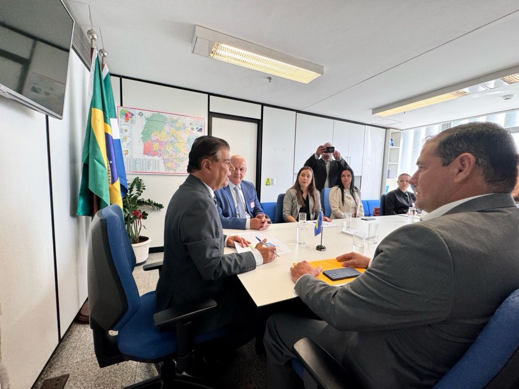 Senador Nelsinho Trad confirma R$ 500 mil para a sa�de p�blica de Caracol
