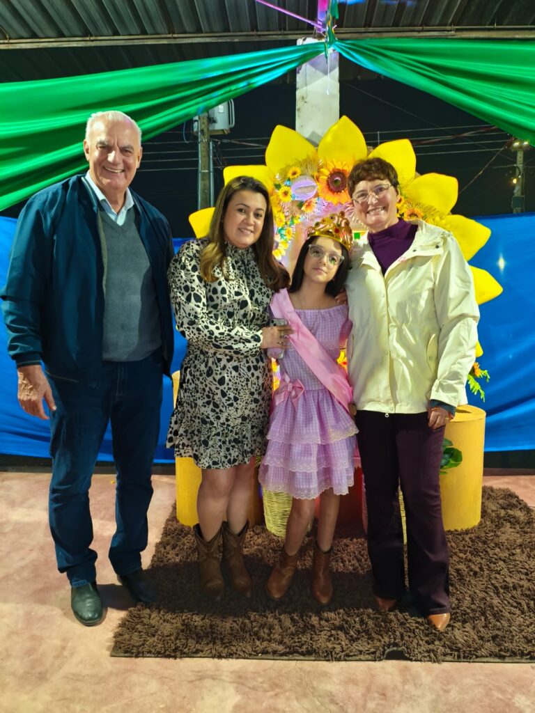 Público comparece em massa e vence o frio na Festa Julina das Escolas João José Leite da Silva e Joaquim dos Santos Público comparece em massa e vence o frio na Festa Julina das Escolas João José Leite da Silva e Joaquim dos Santos