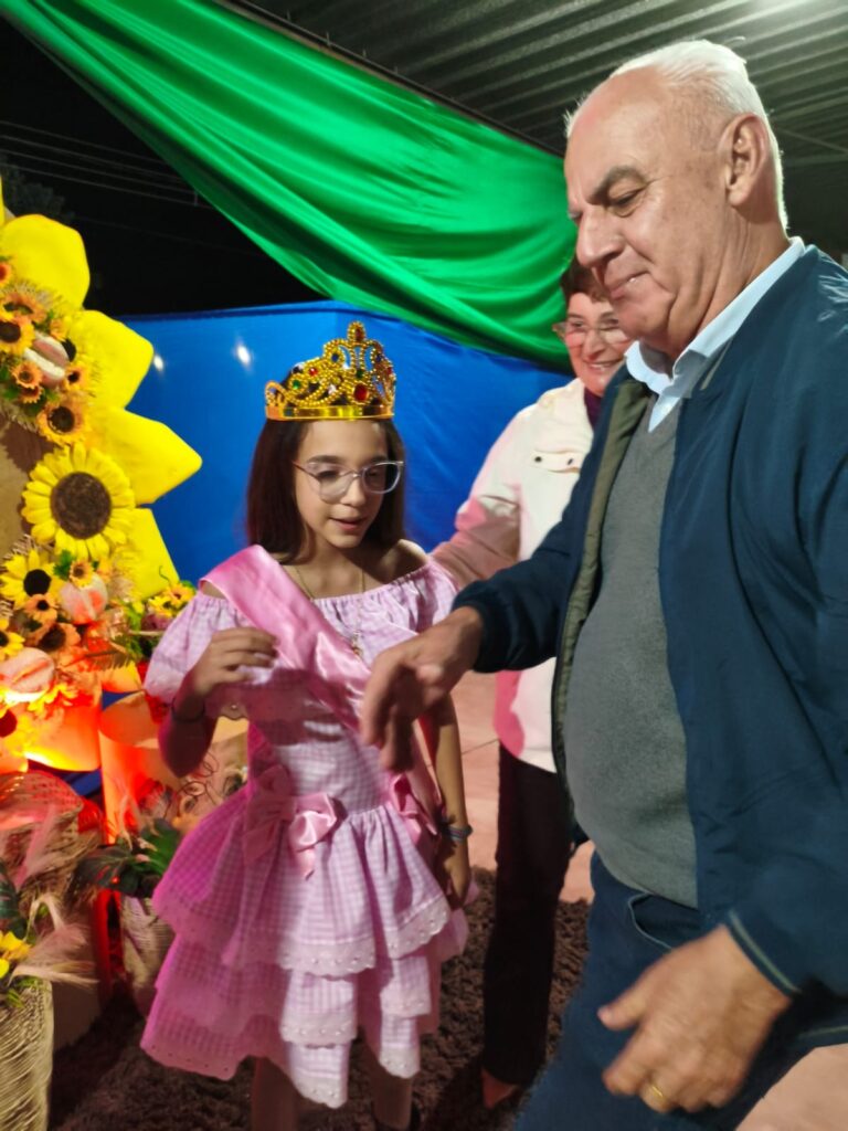 Público comparece em massa e vence o frio na Festa Julina das Escolas João José Leite da Silva e Joaquim dos Santos Público comparece em massa e vence o frio na Festa Julina das Escolas João José Leite da Silva e Joaquim dos Santos