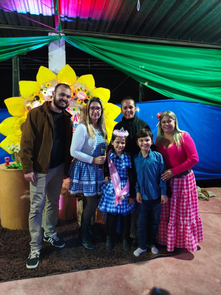 Público comparece em massa e vence o frio na Festa Julina das Escolas João José Leite da Silva e Joaquim dos Santos Público comparece em massa e vence o frio na Festa Julina das Escolas João José Leite da Silva e Joaquim dos Santos