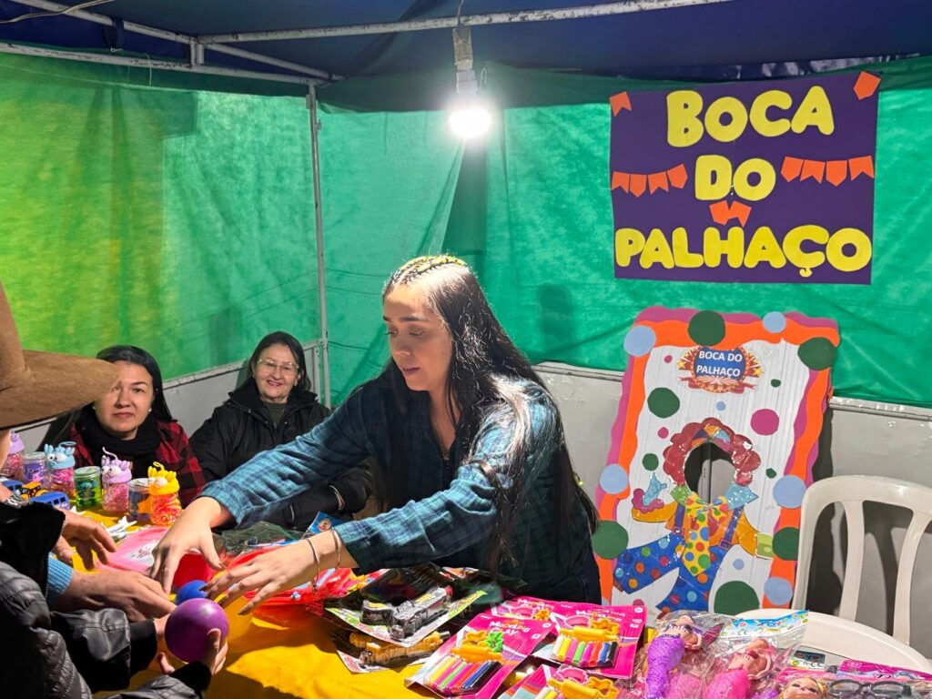 Público comparece em massa e vence o frio na Festa Julina das Escolas João José Leite da Silva e Joaquim dos Santos Público comparece em massa e vence o frio na Festa Julina das Escolas João José Leite da Silva e Joaquim dos Santos