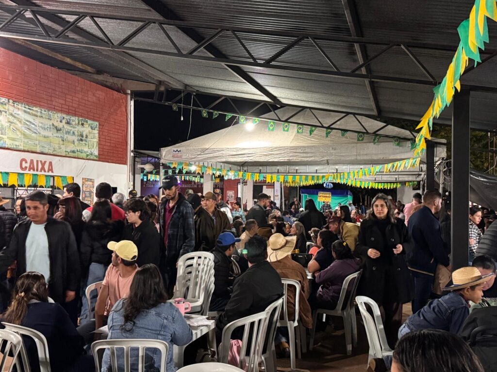 Público comparece em massa e vence o frio na Festa Julina das Escolas João José Leite da Silva e Joaquim dos Santos Público comparece em massa e vence o frio na Festa Julina das Escolas João José Leite da Silva e Joaquim dos Santos