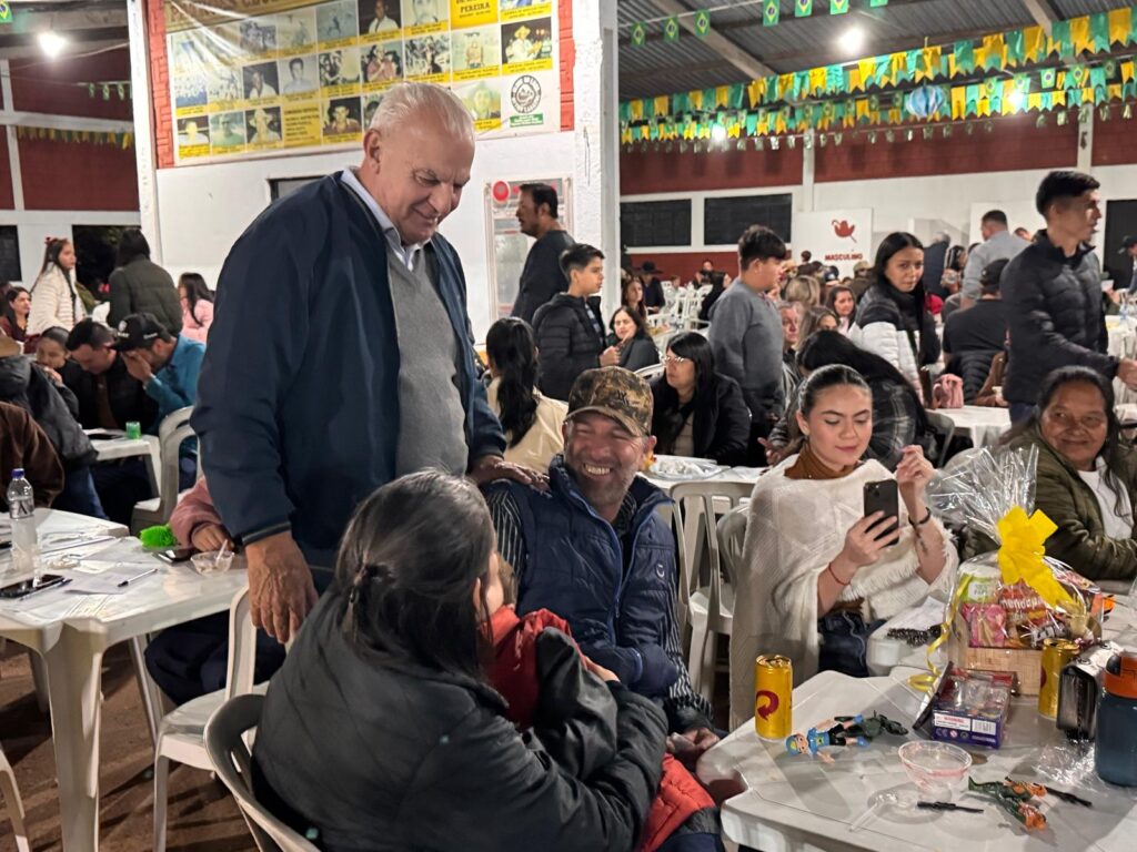 Público comparece em massa e vence o frio na Festa Julina das Escolas João José Leite da Silva e Joaquim dos Santos Público comparece em massa e vence o frio na Festa Julina das Escolas João José Leite da Silva e Joaquim dos Santos