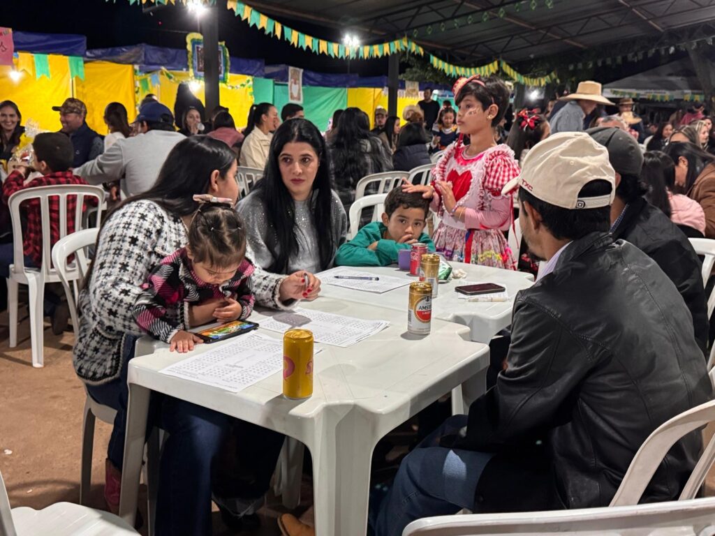 Público comparece em massa e vence o frio na Festa Julina das Escolas João José Leite da Silva e Joaquim dos Santos Público comparece em massa e vence o frio na Festa Julina das Escolas João José Leite da Silva e Joaquim dos Santos