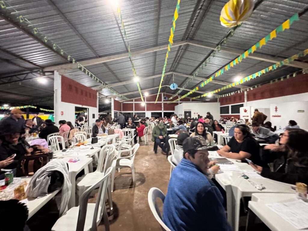 Público comparece em massa e vence o frio na Festa Julina das Escolas João José Leite da Silva e Joaquim dos Santos Público comparece em massa e vence o frio na Festa Julina das Escolas João José Leite da Silva e Joaquim dos Santos