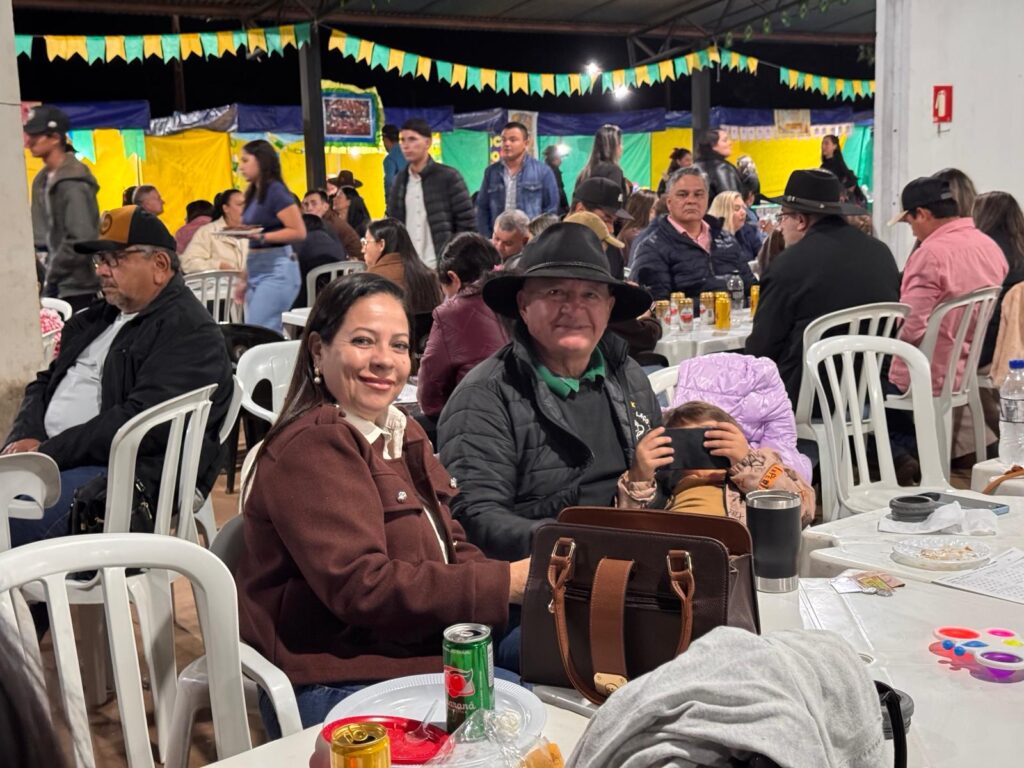 Público comparece em massa e vence o frio na Festa Julina das Escolas João José Leite da Silva e Joaquim dos Santos Público comparece em massa e vence o frio na Festa Julina das Escolas João José Leite da Silva e Joaquim dos Santos