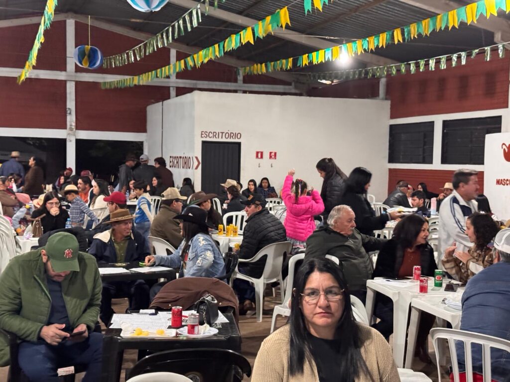 Público comparece em massa e vence o frio na Festa Julina das Escolas João José Leite da Silva e Joaquim dos Santos Público comparece em massa e vence o frio na Festa Julina das Escolas João José Leite da Silva e Joaquim dos Santos