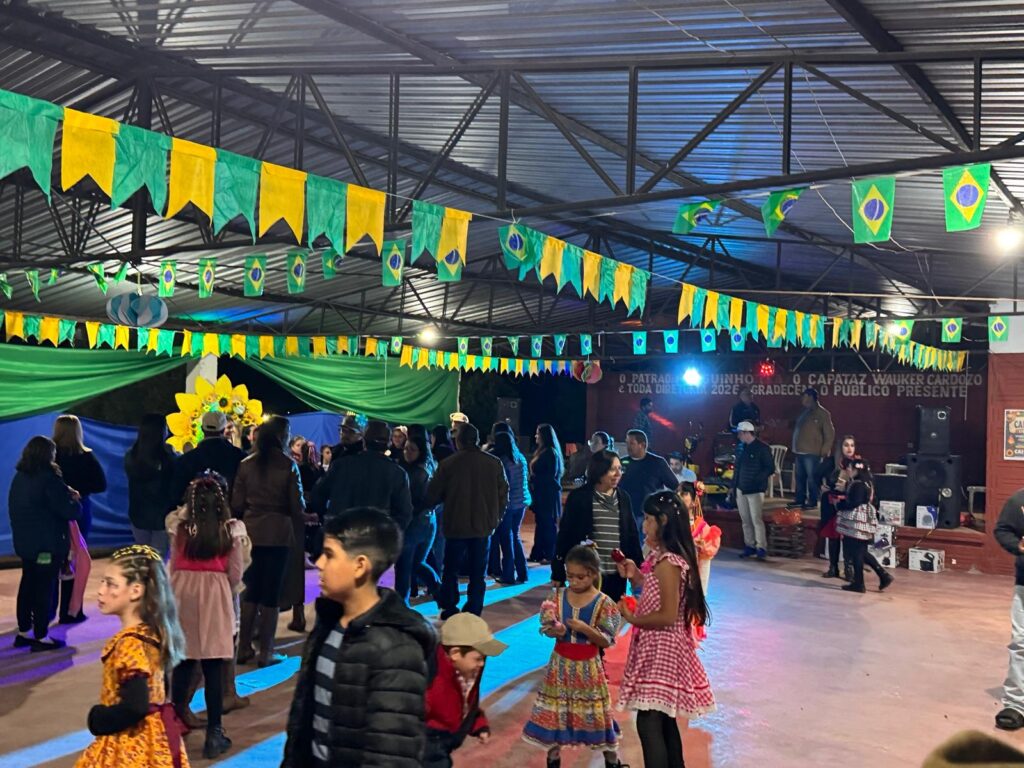 Público comparece em massa e vence o frio na Festa Julina das Escolas João José Leite da Silva e Joaquim dos Santos Público comparece em massa e vence o frio na Festa Julina das Escolas João José Leite da Silva e Joaquim dos Santos