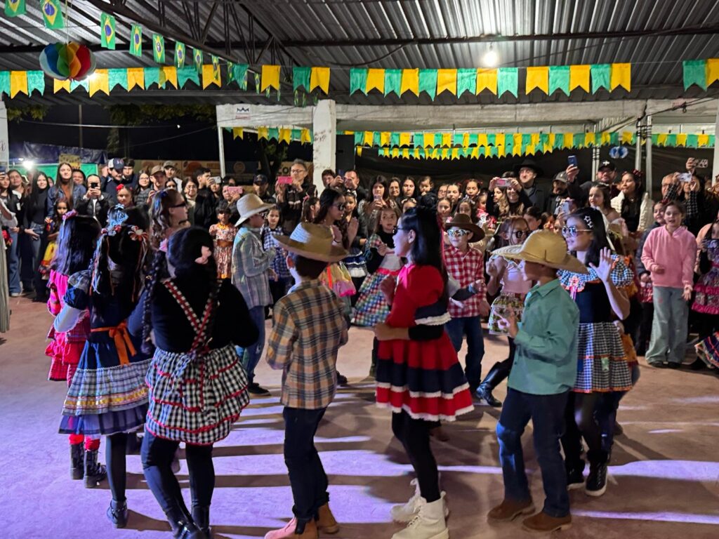 Público comparece em massa e vence o frio na Festa Julina das Escolas João José Leite da Silva e Joaquim dos Santos Público comparece em massa e vence o frio na Festa Julina das Escolas João José Leite da Silva e Joaquim dos Santos