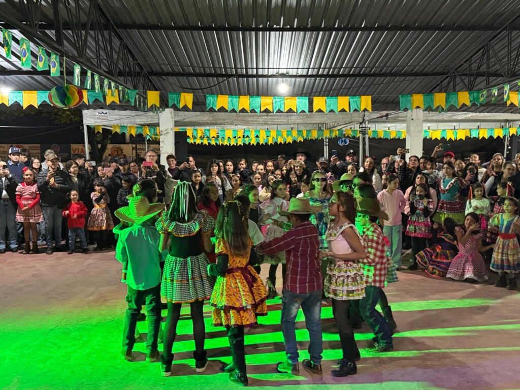 Público comparece em massa e vence o frio na Festa Julina das Escolas João José Leite da Silva e Joaquim dos Santos Público comparece em massa e vence o frio na Festa Julina das Escolas João José Leite da Silva e Joaquim dos Santos