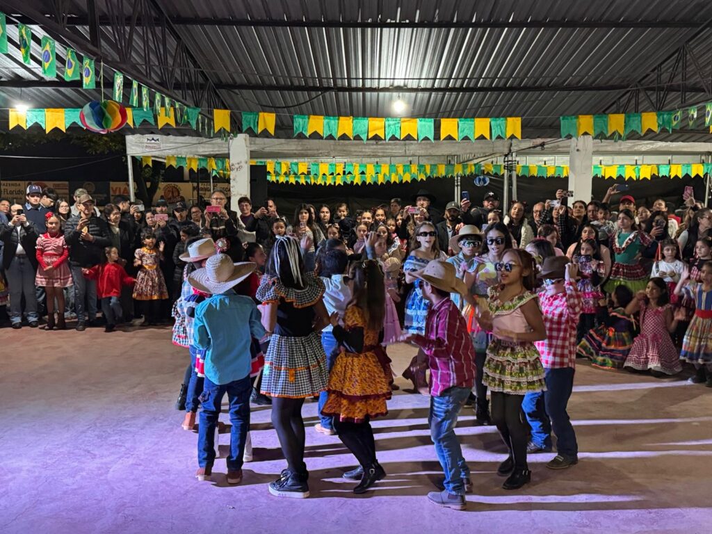 Público comparece em massa e vence o frio na Festa Julina das Escolas João José Leite da Silva e Joaquim dos Santos Público comparece em massa e vence o frio na Festa Julina das Escolas João José Leite da Silva e Joaquim dos Santos