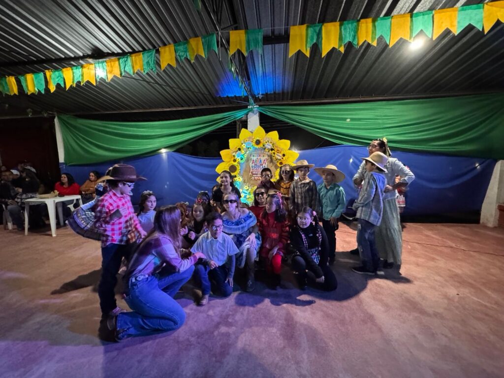 Público comparece em massa e vence o frio na Festa Julina das Escolas João José Leite da Silva e Joaquim dos Santos Público comparece em massa e vence o frio na Festa Julina das Escolas João José Leite da Silva e Joaquim dos Santos