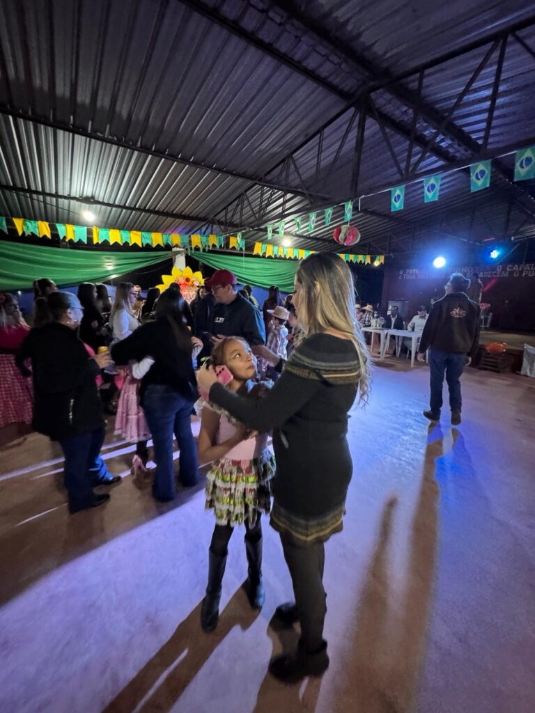 Público comparece em massa e vence o frio na Festa Julina das Escolas João José Leite da Silva e Joaquim dos Santos Público comparece em massa e vence o frio na Festa Julina das Escolas João José Leite da Silva e Joaquim dos Santos