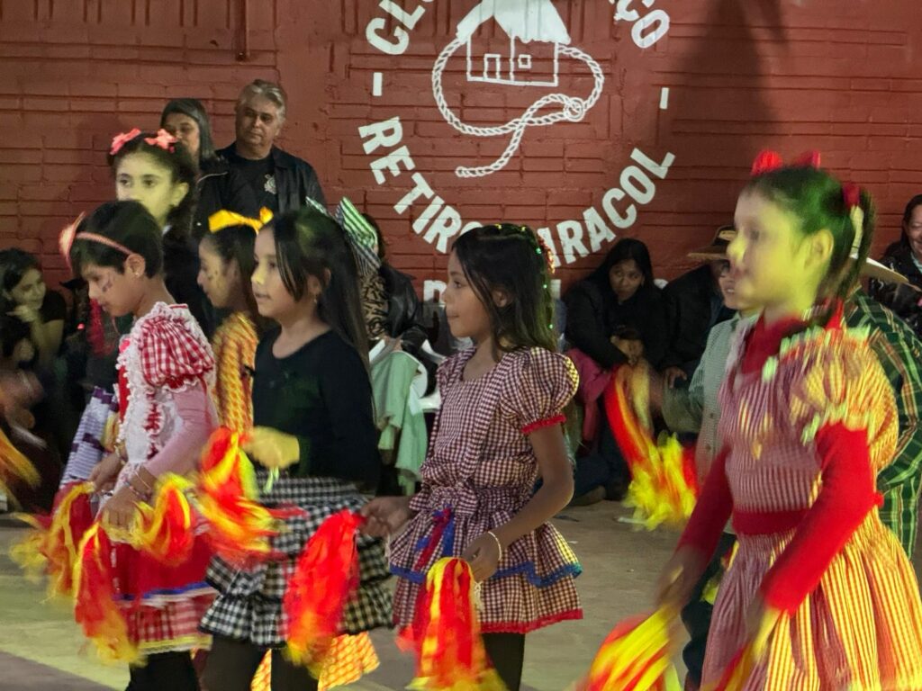 Público comparece em massa e vence o frio na Festa Julina das Escolas João José Leite da Silva e Joaquim dos Santos Público comparece em massa e vence o frio na Festa Julina das Escolas João José Leite da Silva e Joaquim dos Santos