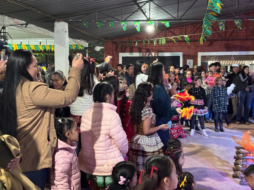 Público comparece em massa e vence o frio na Festa Julina das Escolas João José Leite da Silva e Joaquim dos Santos Público comparece em massa e vence o frio na Festa Julina das Escolas João José Leite da Silva e Joaquim dos Santos