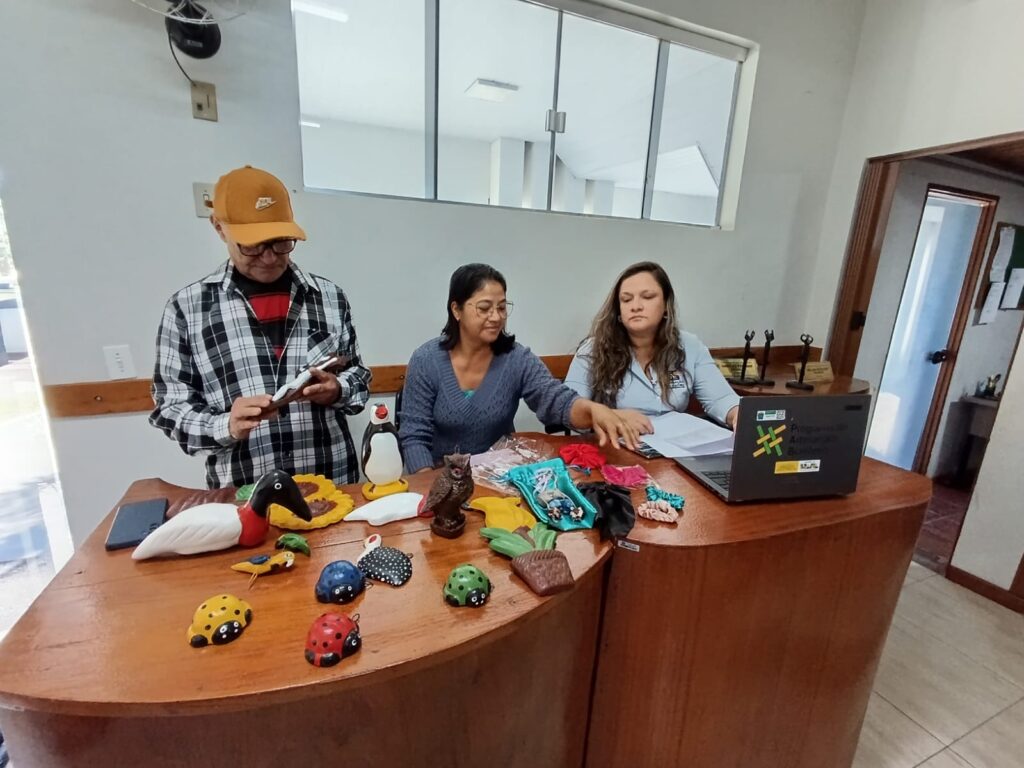 Caracol realiza emissão da Carteira Nacional do Artesão e fortalece o setor cultural Caracol realiza emissão da Carteira Nacional do Artesão e fortalece o setor cultural