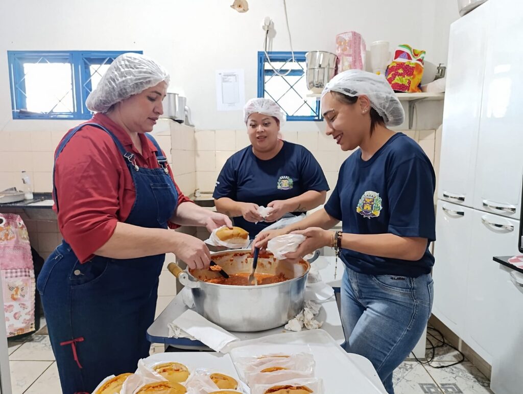 Arraiá do SCFV reúne famílias e fortalece a integração entre gerações em Caracol