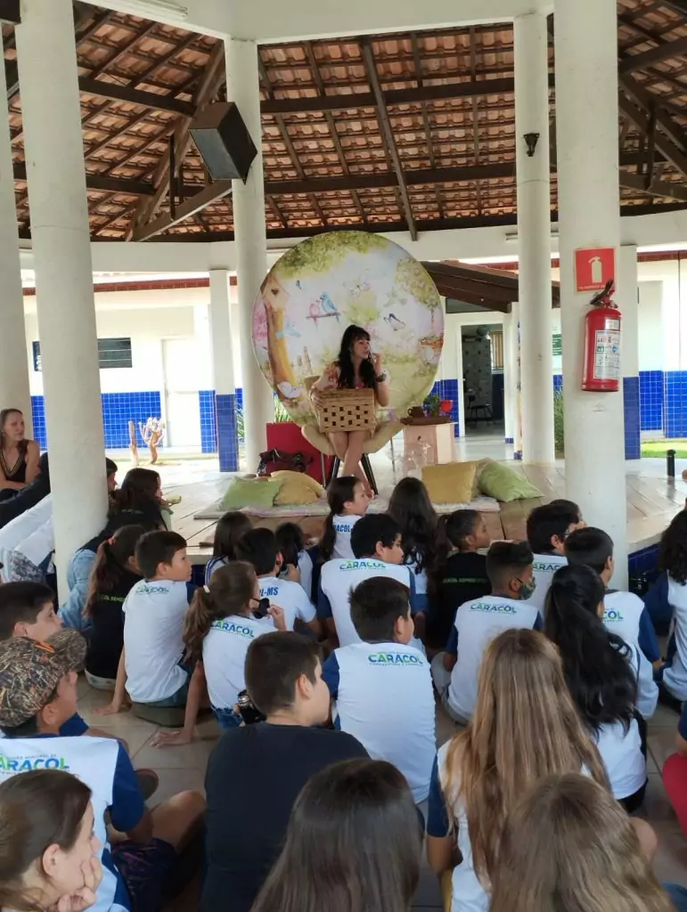 Escritora Sul-Mato-Grossense Sandra Andrade participa de Contação de Histórias com alunos da rede municipal de Caracol