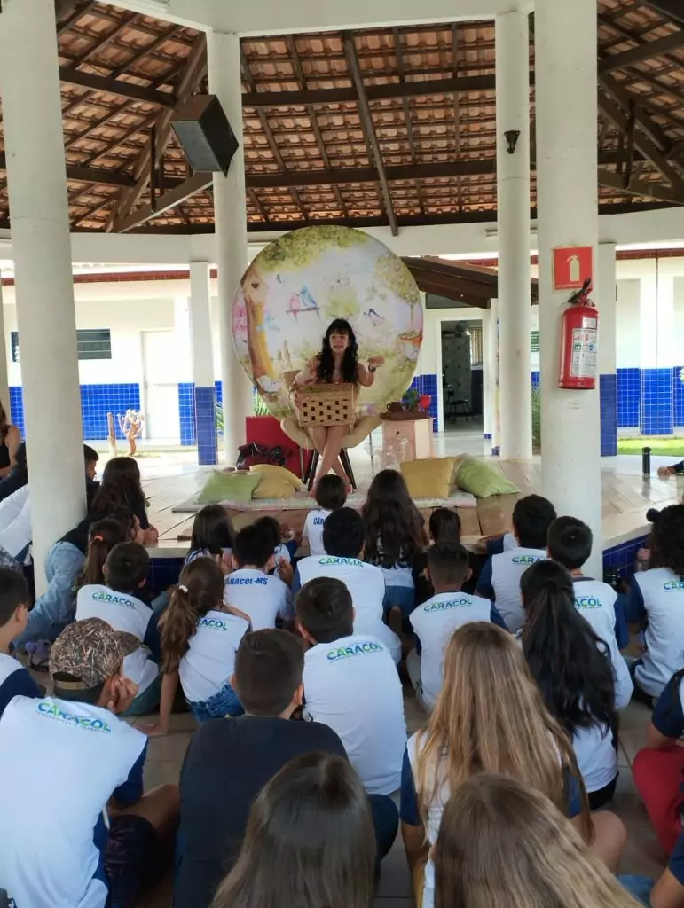 Escritora Sul-Mato-Grossense Sandra Andrade participa de Contação de Histórias com alunos da rede municipal de Caracol