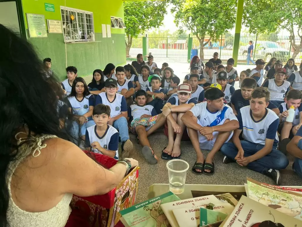 Escritora Sul-Mato-Grossense Sandra Andrade participa de Contação de Histórias com alunos da rede municipal de Caracol