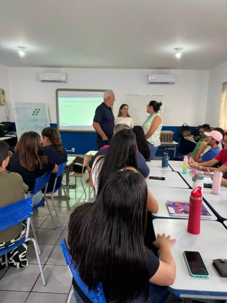 Prefeitura de Caracol investe meio milhão de reais na educação com novo sistema apostilado Prefeitura de Caracol investe meio milhão de reais na educação com novo sistema apostilado