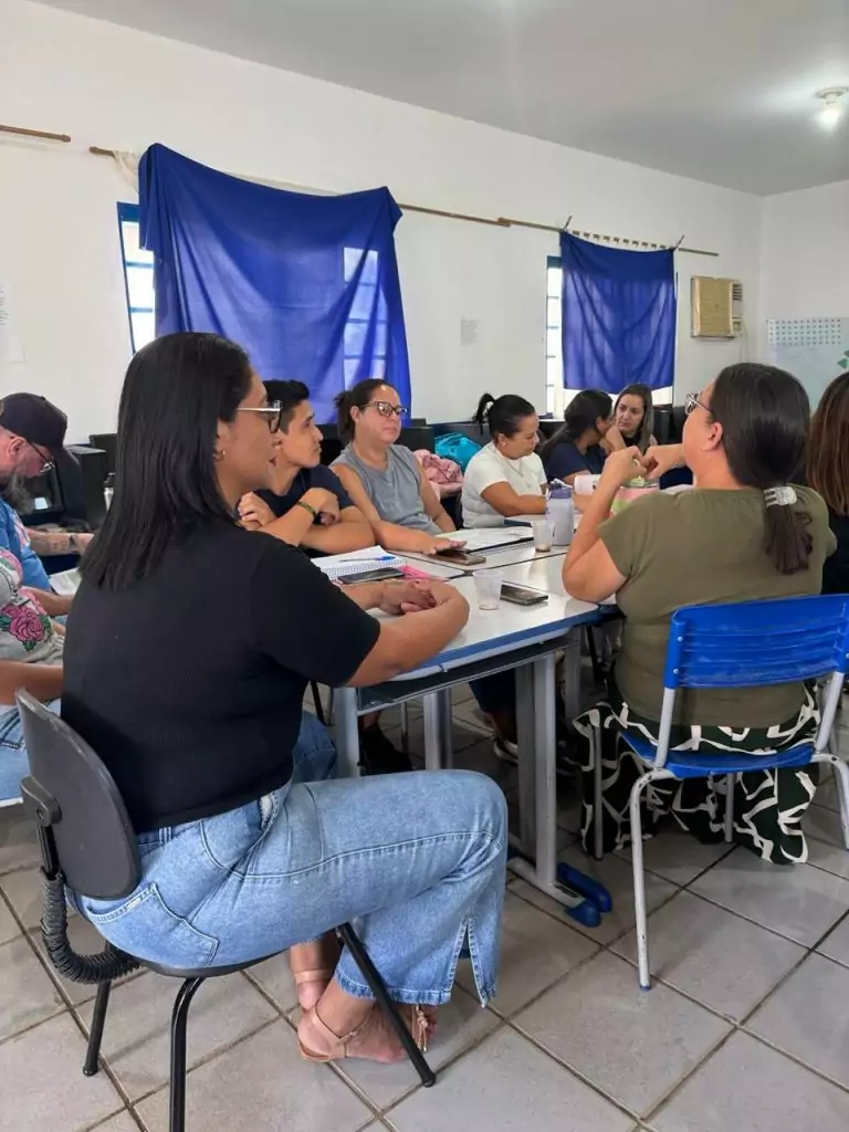 Prefeitura de Caracol investe meio milhão de reais na educação com novo sistema apostilado Prefeitura de Caracol investe meio milhão de reais na educação com novo sistema apostilado