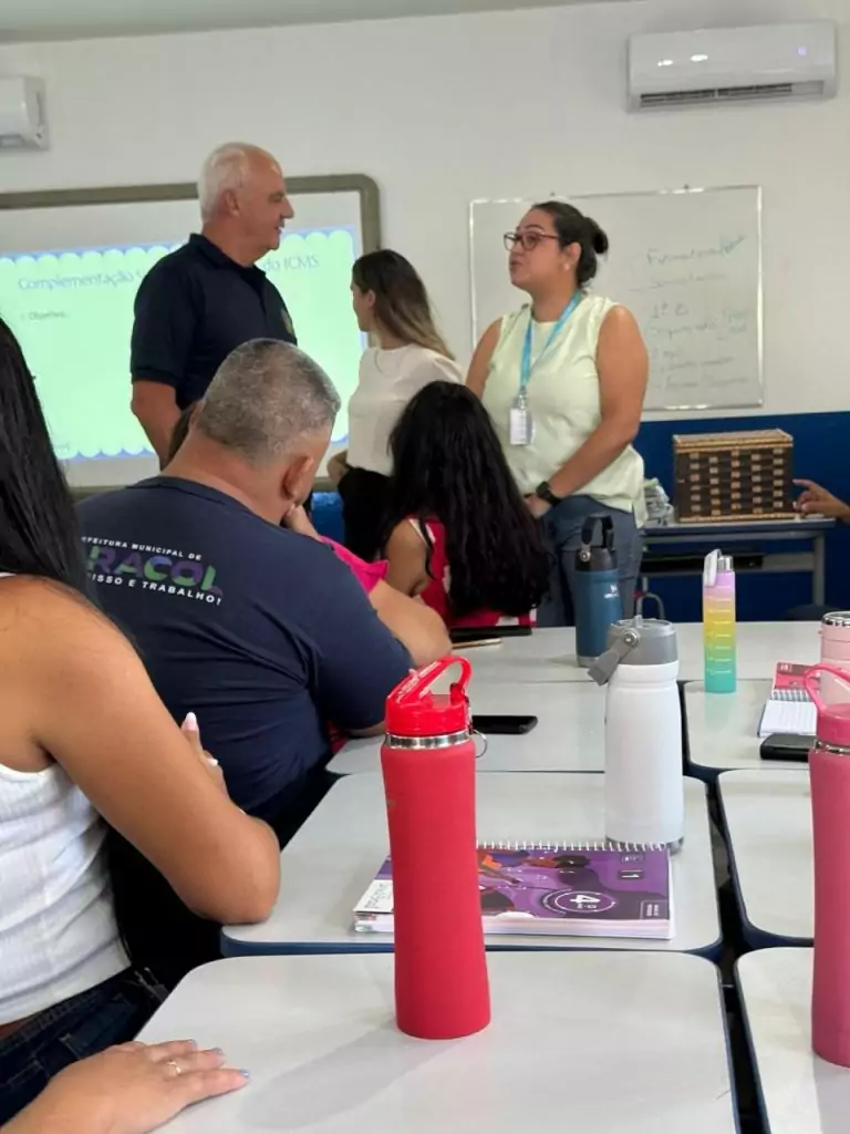 Prefeitura de Caracol investe meio milhão de reais na educação com novo sistema apostilado Prefeitura de Caracol investe meio milhão de reais na educação com novo sistema apostilado