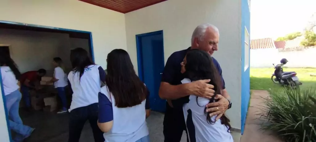 Prefeitura de Caracol entrega kits escolares e material apostilado aos estudantes da rede municipal