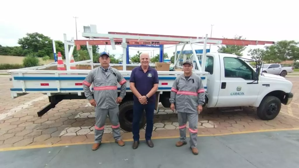 Prefeitura de Caracol reforma caminhonete e amplia estrutura para manutenção elétrica no município