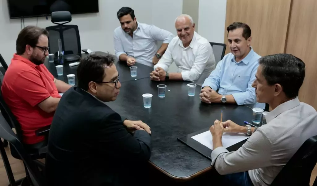 Após fortes chuvas, prefeitos de Caracol e Jardim buscam apoio da AGESUL para recuperação de estradas Após fortes chuvas, prefeitos de Caracol e Jardim buscam apoio da AGESUL para recuperação de estradas
