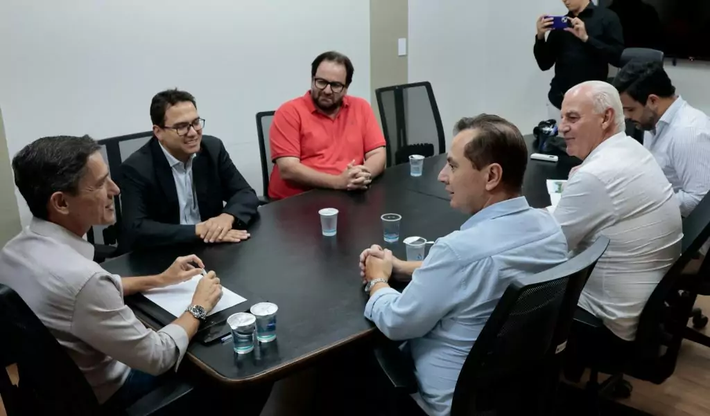 Após fortes chuvas, prefeitos de Caracol e Jardim buscam apoio da AGESUL para recuperação de estradas Após fortes chuvas, prefeitos de Caracol e Jardim buscam apoio da AGESUL para recuperação de estradas