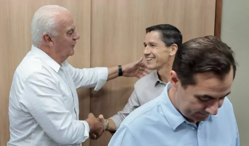 Após fortes chuvas, prefeitos de Caracol e Jardim buscam apoio da AGESUL para recuperação de estradas Após fortes chuvas, prefeitos de Caracol e Jardim buscam apoio da AGESUL para recuperação de estradas