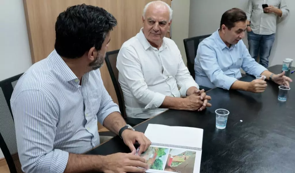 Após fortes chuvas, prefeitos de Caracol e Jardim buscam apoio da AGESUL para recuperação de estradas Após fortes chuvas, prefeitos de Caracol e Jardim buscam apoio da AGESUL para recuperação de estradas