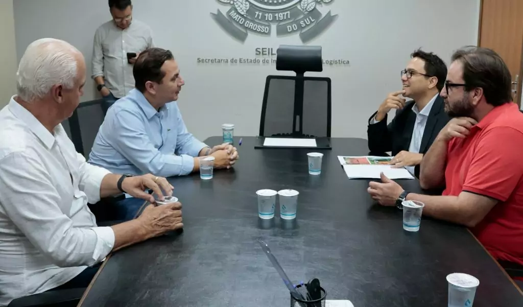 Após fortes chuvas, prefeitos de Caracol e Jardim buscam apoio da AGESUL para recuperação de estradas Após fortes chuvas, prefeitos de Caracol e Jardim buscam apoio da AGESUL para recuperação de estradas