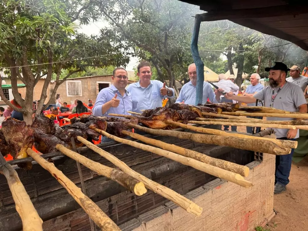 Prefeito Neco Pagliosa comemora sucesso da programao dos 60 anos de Caracol