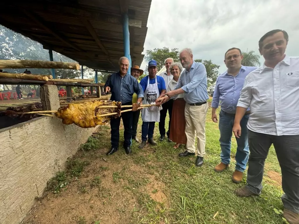 Prefeito Neco Pagliosa comemora sucesso da programao dos 60 anos de Caracol