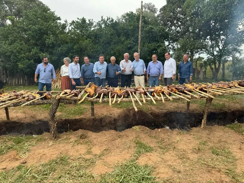 Prefeito Neco Pagliosa comemora sucesso da programao dos 60 anos de Caracol