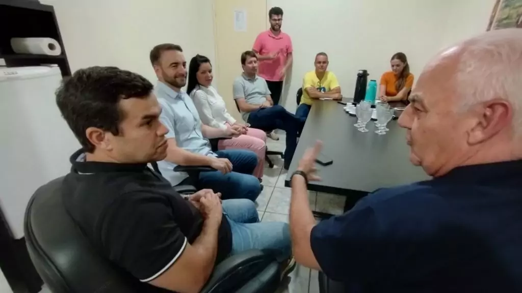 Deputado Beto Pereira visita Caracol e acompanha reforma do Ginásio fruto de sua emenda parlamentar Deputado Beto Pereira visita Caracol e acompanha reforma do Ginásio fruto de sua emenda parlamentar