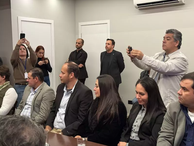 Prefeito Neco Pagliosa coordena comitiva de Caracol para audiência com o governador Riedel e garante novos investimentos Prefeito Neco Pagliosa coordena comitiva de Caracol para audiência com o governador Riedel e garante novos investimentos